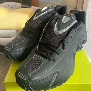Nike Vintage Shox R4 Running Shoes